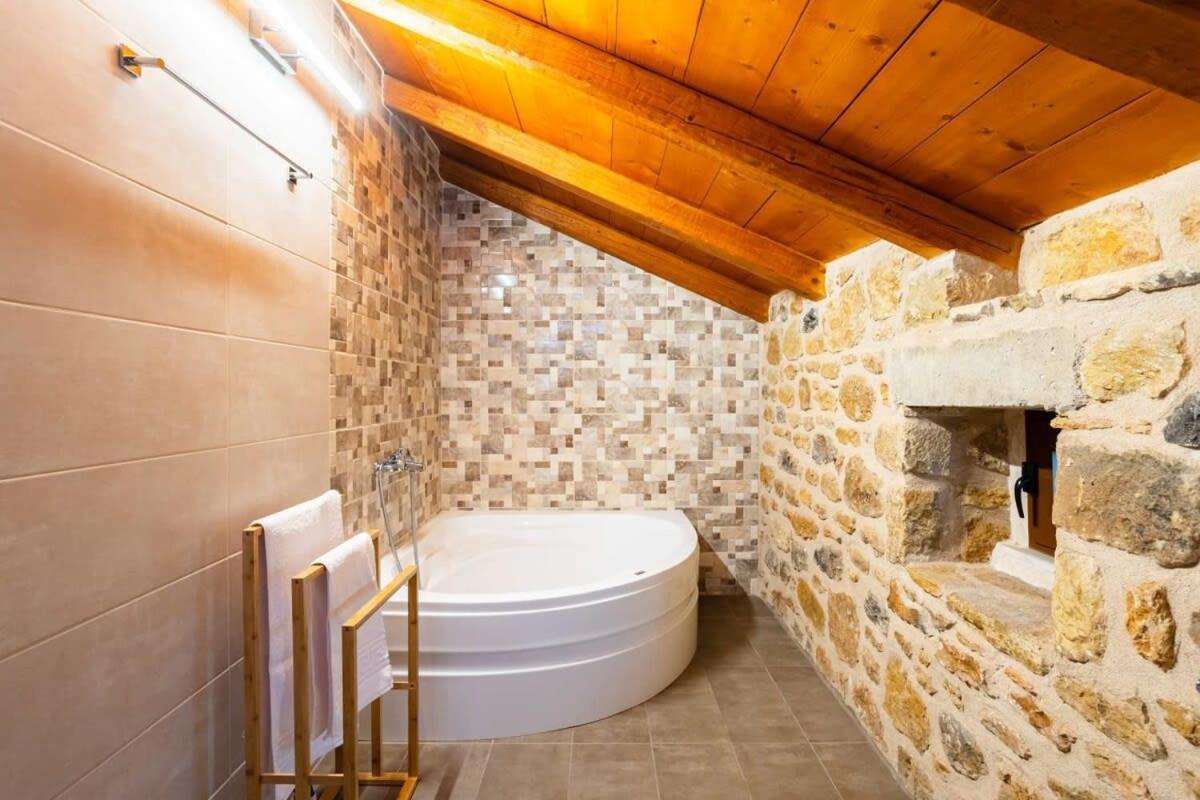 Mantineia Stone Villa-An Ethereal Getaway Megali Mantineia Экстерьер фото